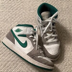 Kids Air Jordans Green size 5Y